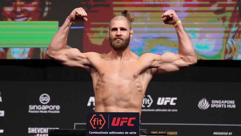 Jiří Procházka na vážení před titulovou bitvou