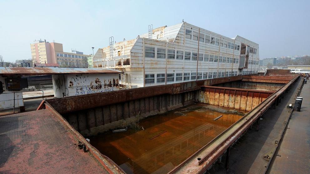 Opuštěný botel v pražské Libni - 8