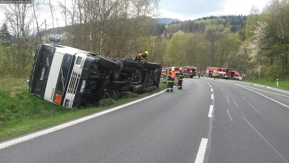 U Boče se převrátila cisterna - 3