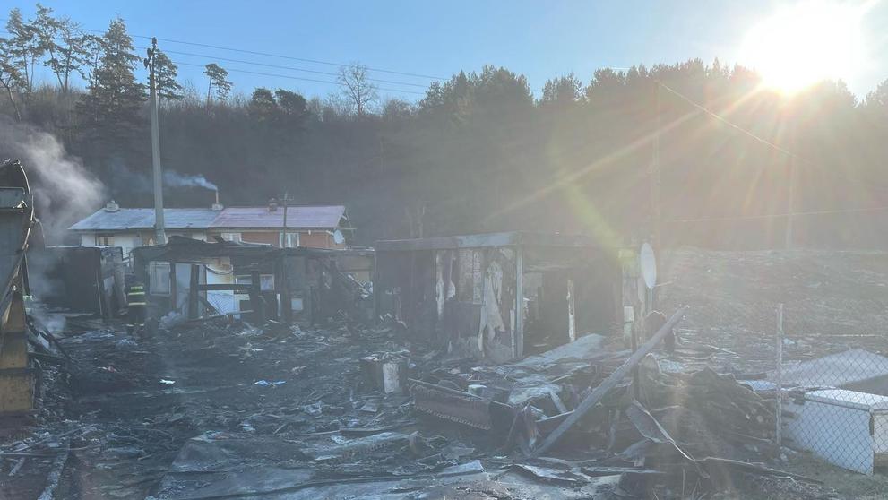 Požár ve Veľkom Šariši Hasičský a záchranný zbor (4)