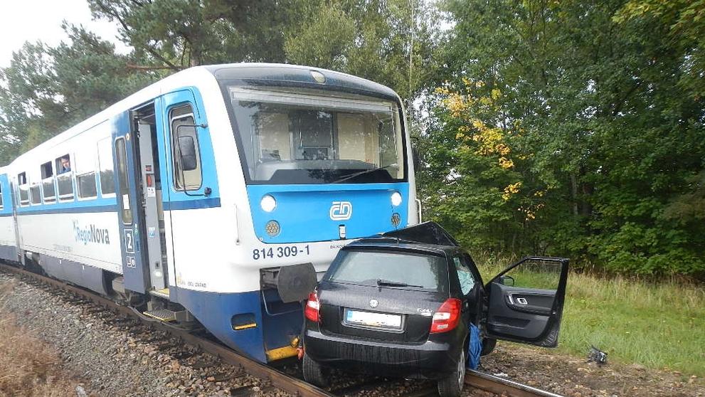 Srážka vlaku s fabií u Blatné