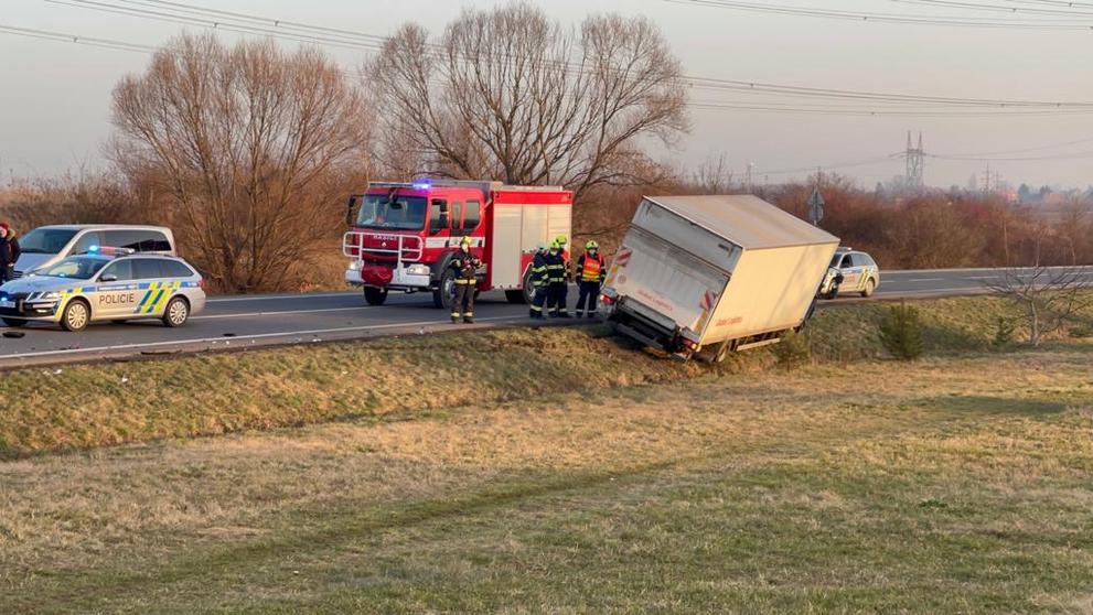 Smrtelná nehoda motorkáře a nákladního auta v Praze na Kunraticke spojce - 1
