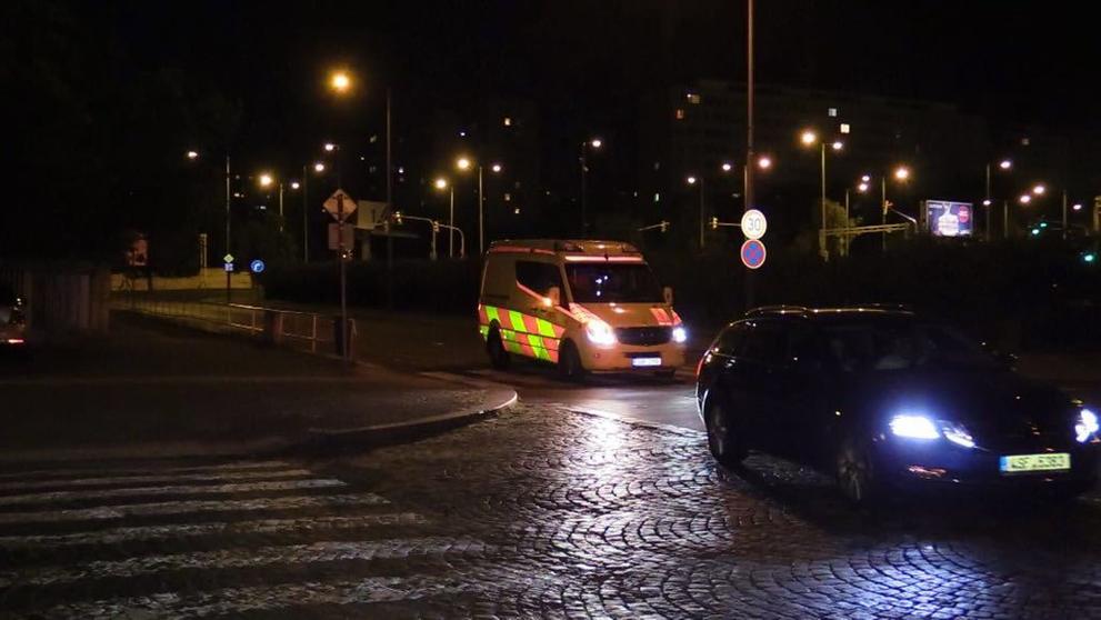 Řidiče kamionu, který v Janově spadl z mostu, převezli do ČR - 7