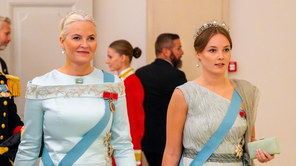 Zleva korunní princezna Mette-Marit Norská a Ingrid Alexandra Norská