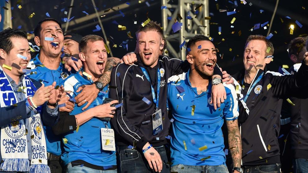 V Leicesteru slavili senzační titul v Premier League - 10