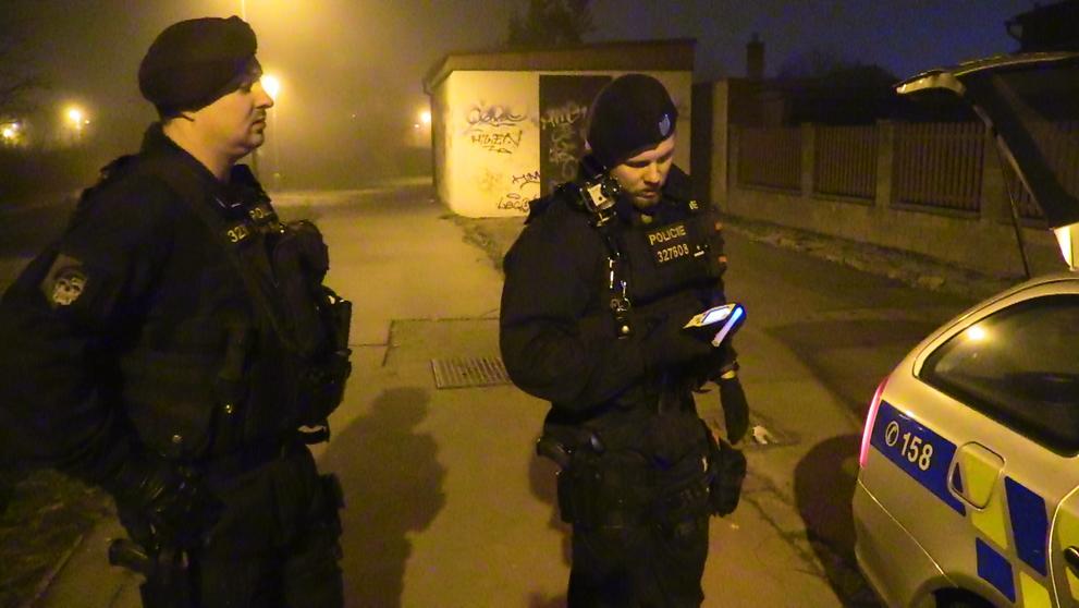 Opilý řidič prchal před policisty s dcerou v autě