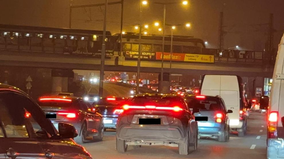Dopravní kolaps na mostě Barikádníků