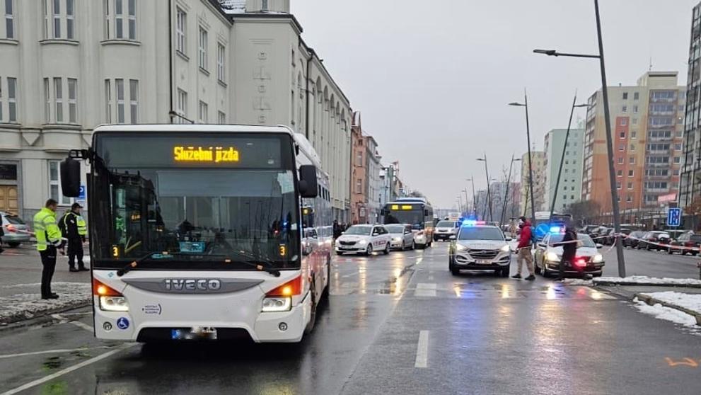 Autobus v Kladně srazil seniorku