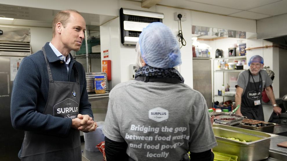 Princ William pomáhal v kuchyni charitativní organizace Surplus to Supper (2)