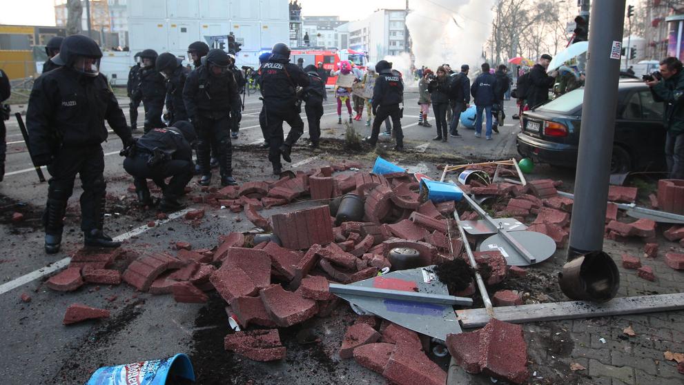 Demonstrace proti Evropské centrální bance ve Frankfurtu - 3