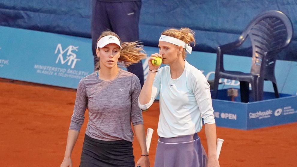 Lucie Šafářová a Barbora Štefková