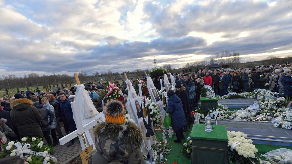 Pohřeb pěti dívek z Polska - 6