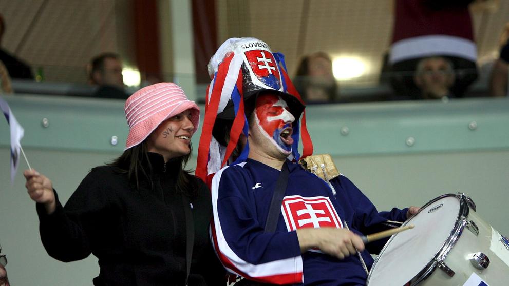 Fanoušci Slovenska prožívali zápasy v Aréně Riga. Ve čtvrtfinále je tehdy vyřadila Kanada (1:4).