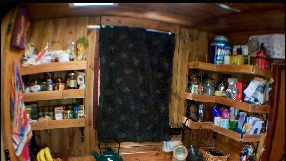 Pojízdné bydlení vyrobené z přepravní dodávky na koně - 3