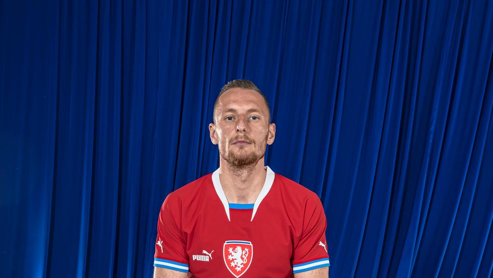 Vladimír Coufal s červeným dresem