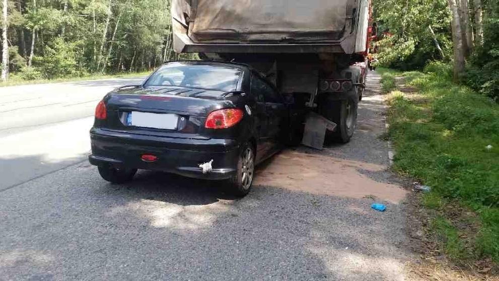 Řidič na Pardubicku narazil zezadu do kamionu - 5
