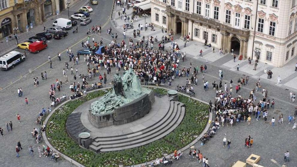 Jacksonovi fanoušci na Staroměstském náměstí