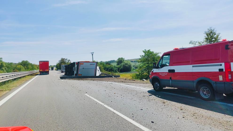 Nehoda kamionu na dálnici D2
