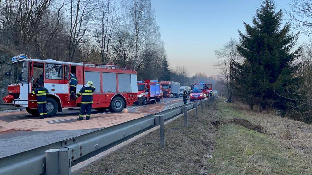 Dopravní nehoda nákladního a osobního vozidla za Voticemi - 1