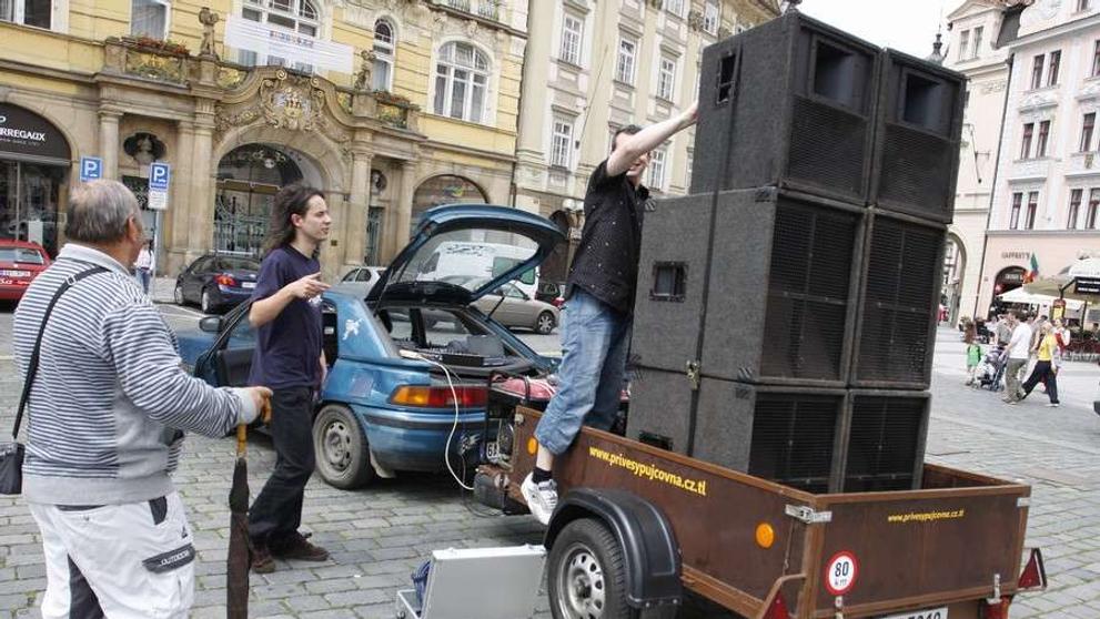 Jacksonovi fanoušci na Staroměstském náměstí