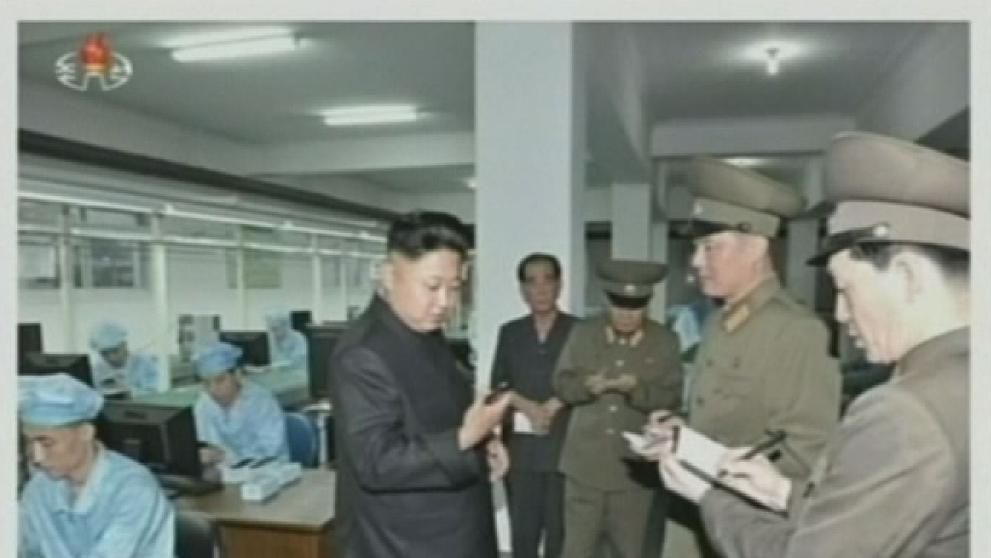 Kim Čong-un v údajné továrně na mobilní telefony - 6