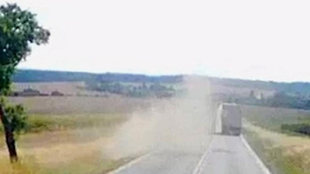 Kamion vytlačil motorkáře ze silnice a ujel - 2