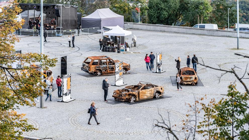 Vraky z Ukrajiny připomínají v Praze hrůzy války