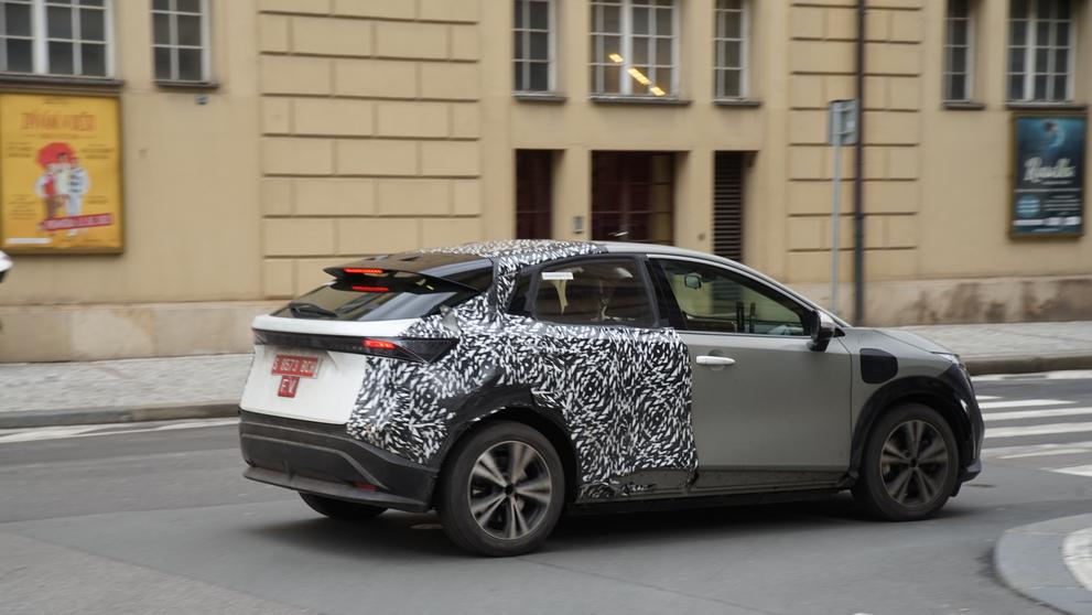 Testovací muly Nissanu v centru Prahy