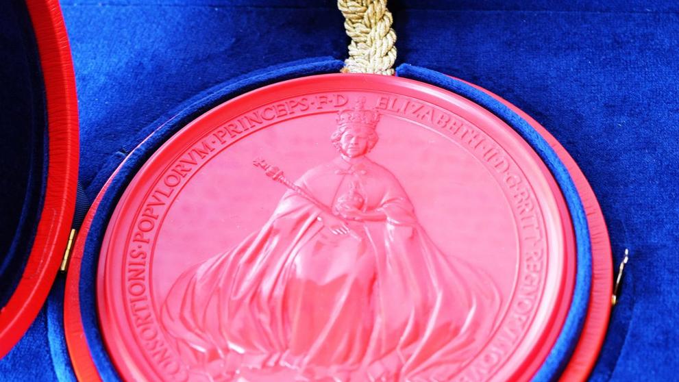 Souhlas královny Alžběty se svatbou prince Harryho
