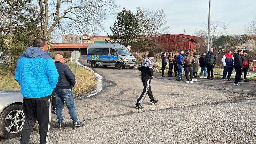  Protest příbuzných mrtvého vězně (2)