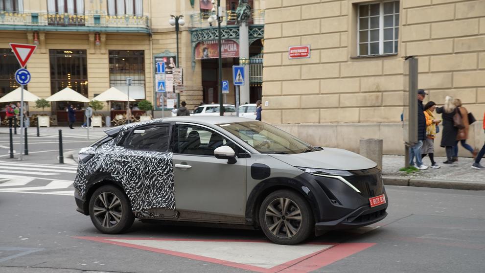 Testovací muly Nissanu v centru Prahy