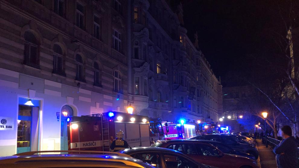 Zásah hasičů při požáru v pražském bytě - 1