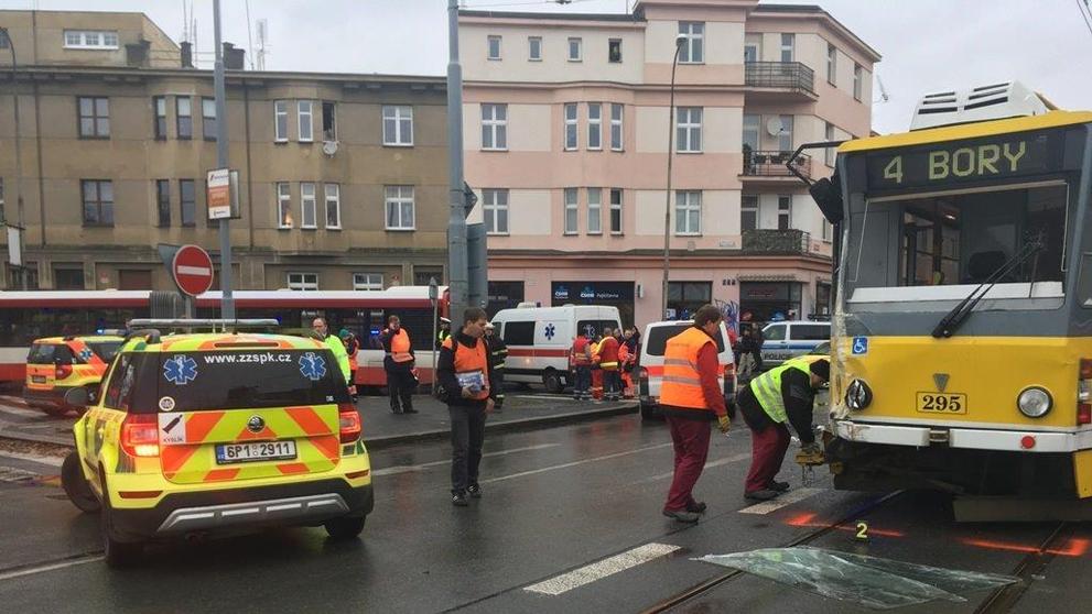 Nehoda tramvaje a autobusu v Plzni - 3