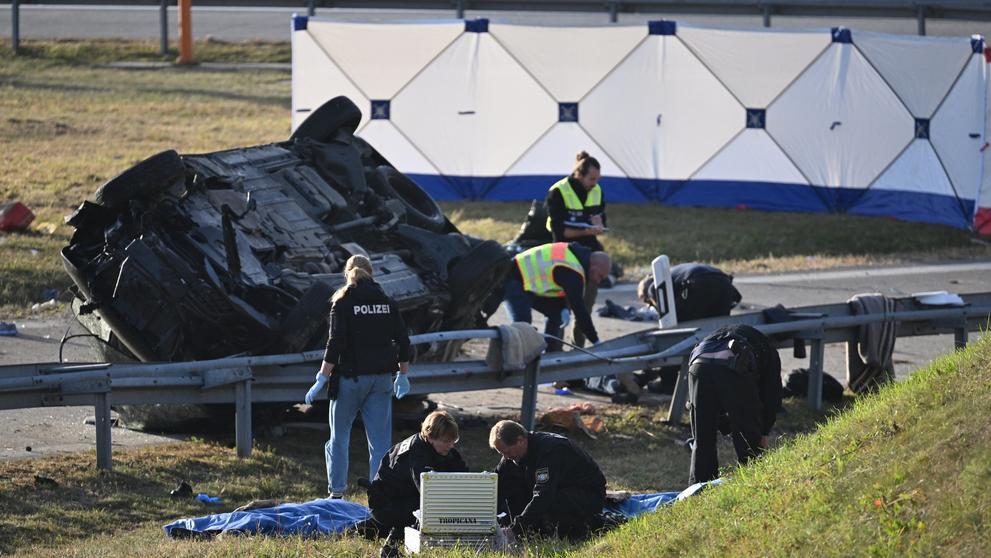 V Německu havarovalo auto s migranty (1)