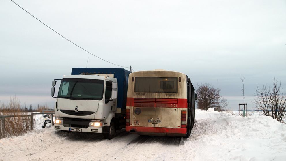 Chýně - uvíznutí autobusu - 1