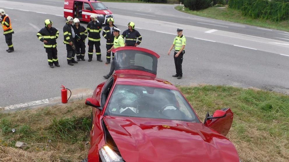 U Benešova bouralo Ferrari - 3