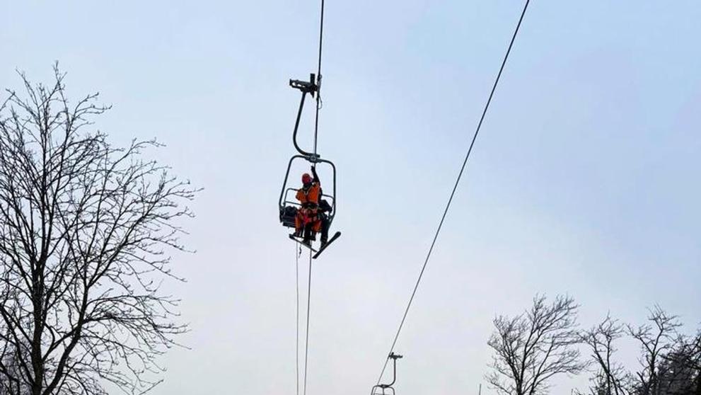 Na lanovce v Zadní Telnici se zaseklo zhruba 40 lidí (4)