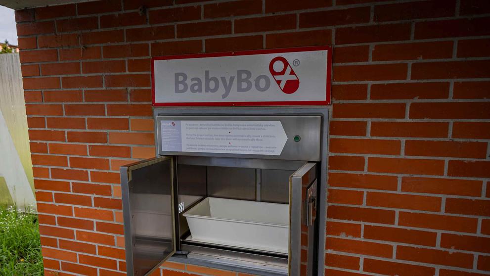 Dítě v babyboxu