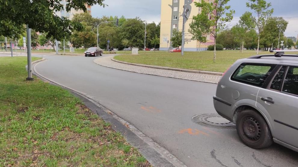 Srazil 15letou dívku na přechodu - 2