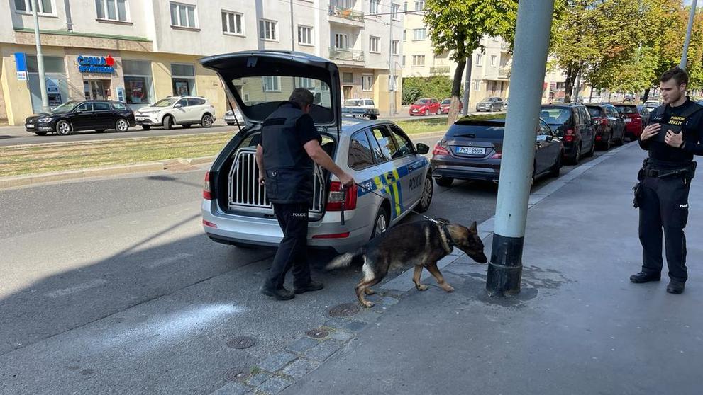 Loupežné přepadení zlatnictví v Praze (1)