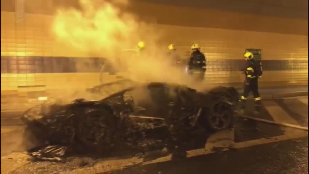 Požár osobního automobilu v Bubenečském tunelu