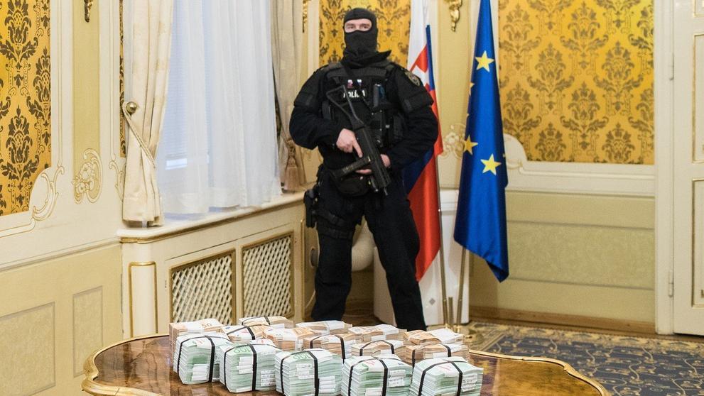 Milión Eur, které premiér Robert Fico slíbil za relevantní informáce k vyšetřování případu vraždy Jána Kuciaka - 3