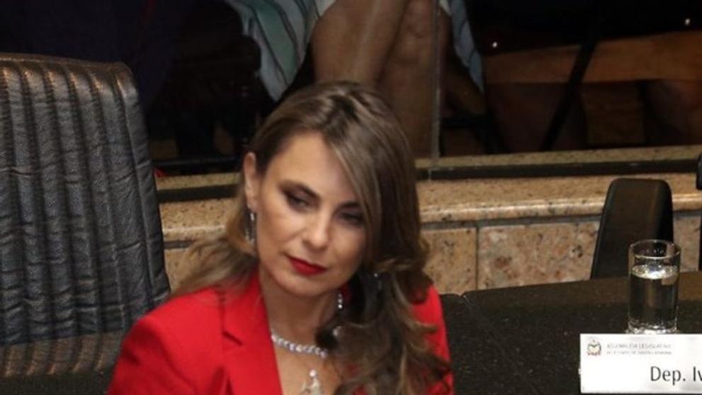 Brazilská politička Ana Paula da Silva - 16