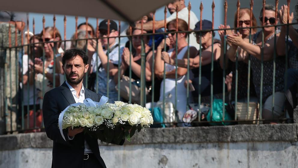 Hvězda Manchesteru City Bernardo Silva na pohřbu Dioga Joty