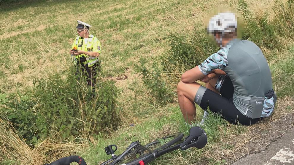 Nehoda auta a cyklistů