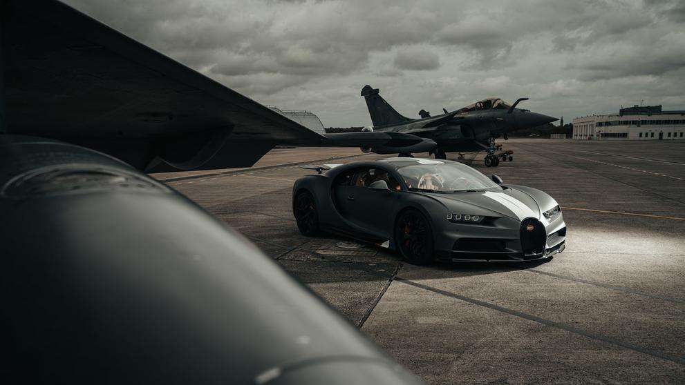 Bugatti Chiron Sport vs. armádní stíhačka - 20