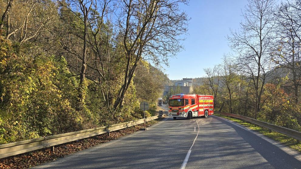 Únik plynu z vysokotlakého potrubí v ulici Cementářská Hasiči Praha (1)