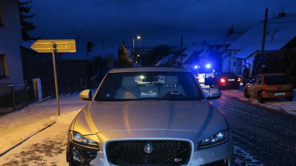 Muž naboural Jaguára v Klenčí pod Čerchovem - 3