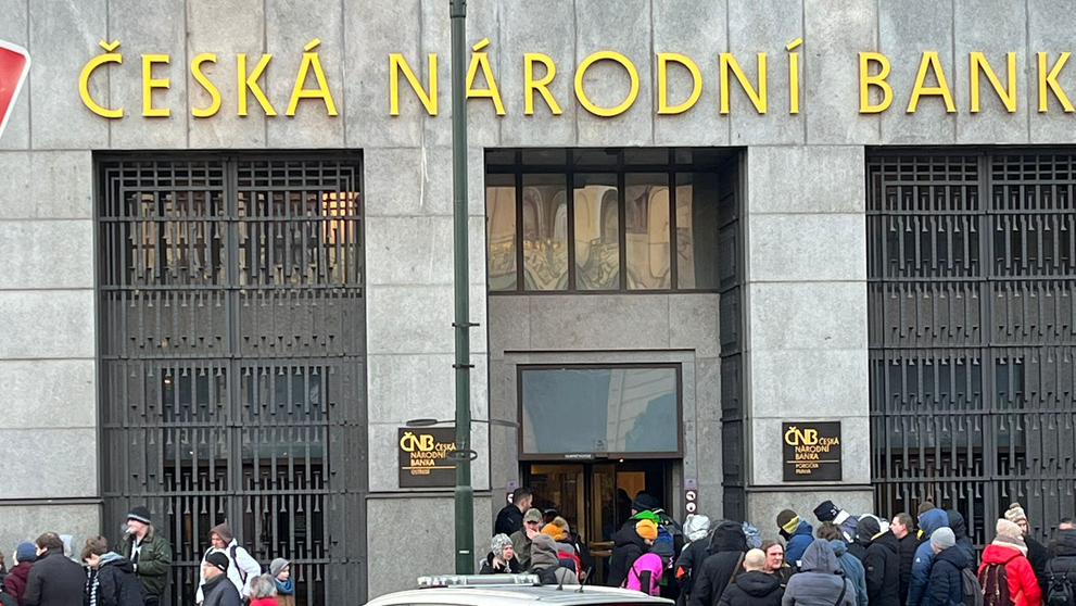 Fronta před ČNB (3)