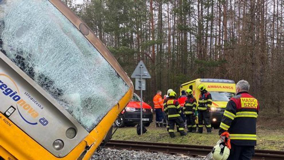 Srážka osobního vlaku s náklaďákem na Příbramsku - 12